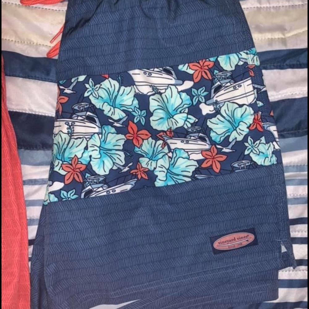 Vineyard vines men’s swim trunks